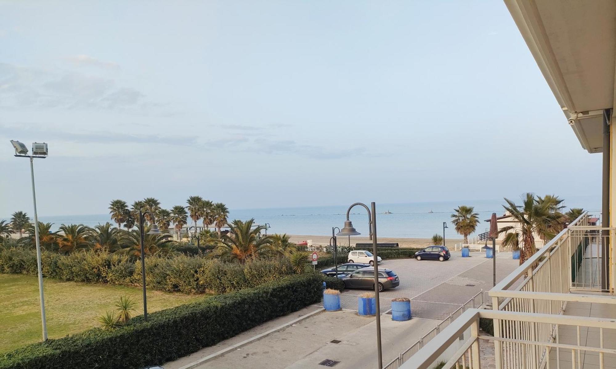 Casa Del Mar Aparthotel Roseto Degli Abruzzi Esterno foto