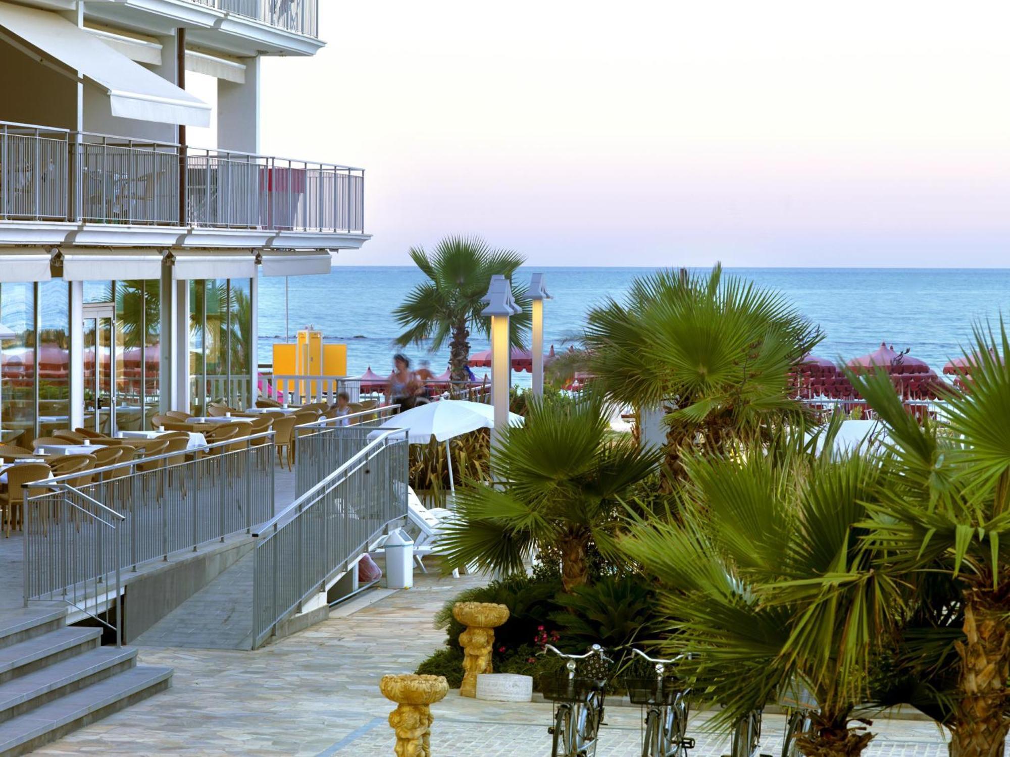 Casa Del Mar Aparthotel Roseto Degli Abruzzi Esterno foto