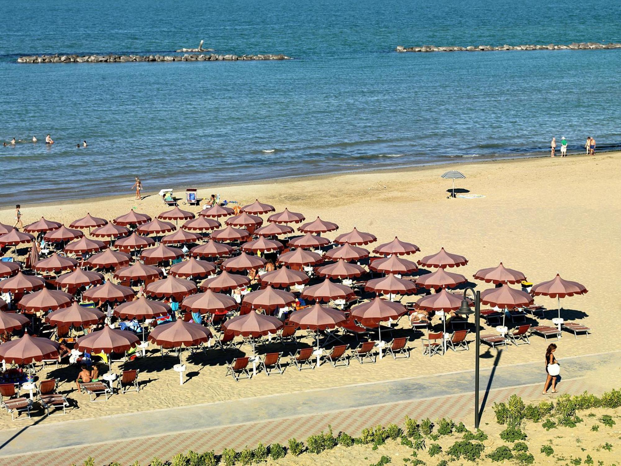 Casa Del Mar Aparthotel Roseto Degli Abruzzi Esterno foto