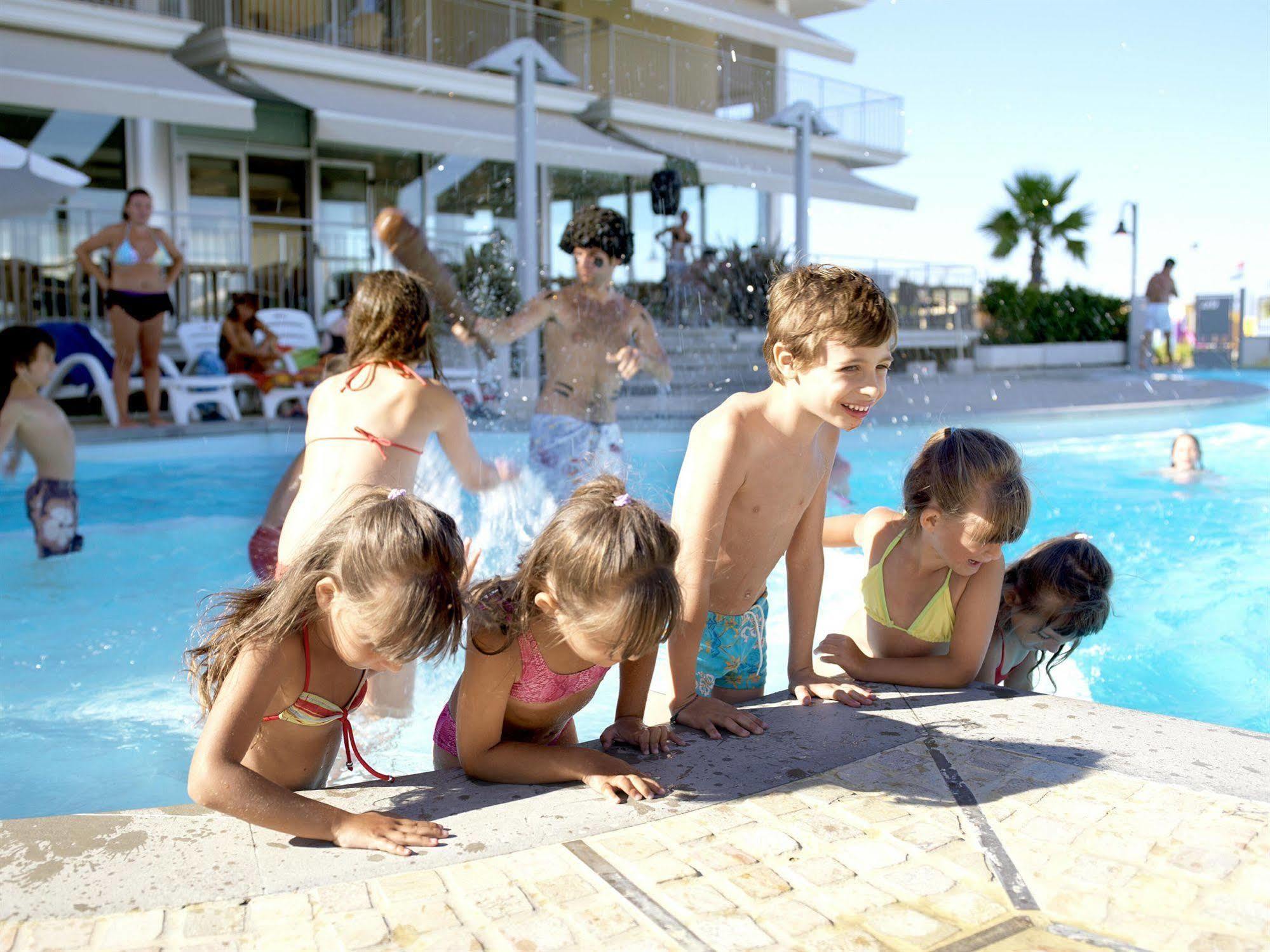 Casa Del Mar Aparthotel Roseto Degli Abruzzi Esterno foto