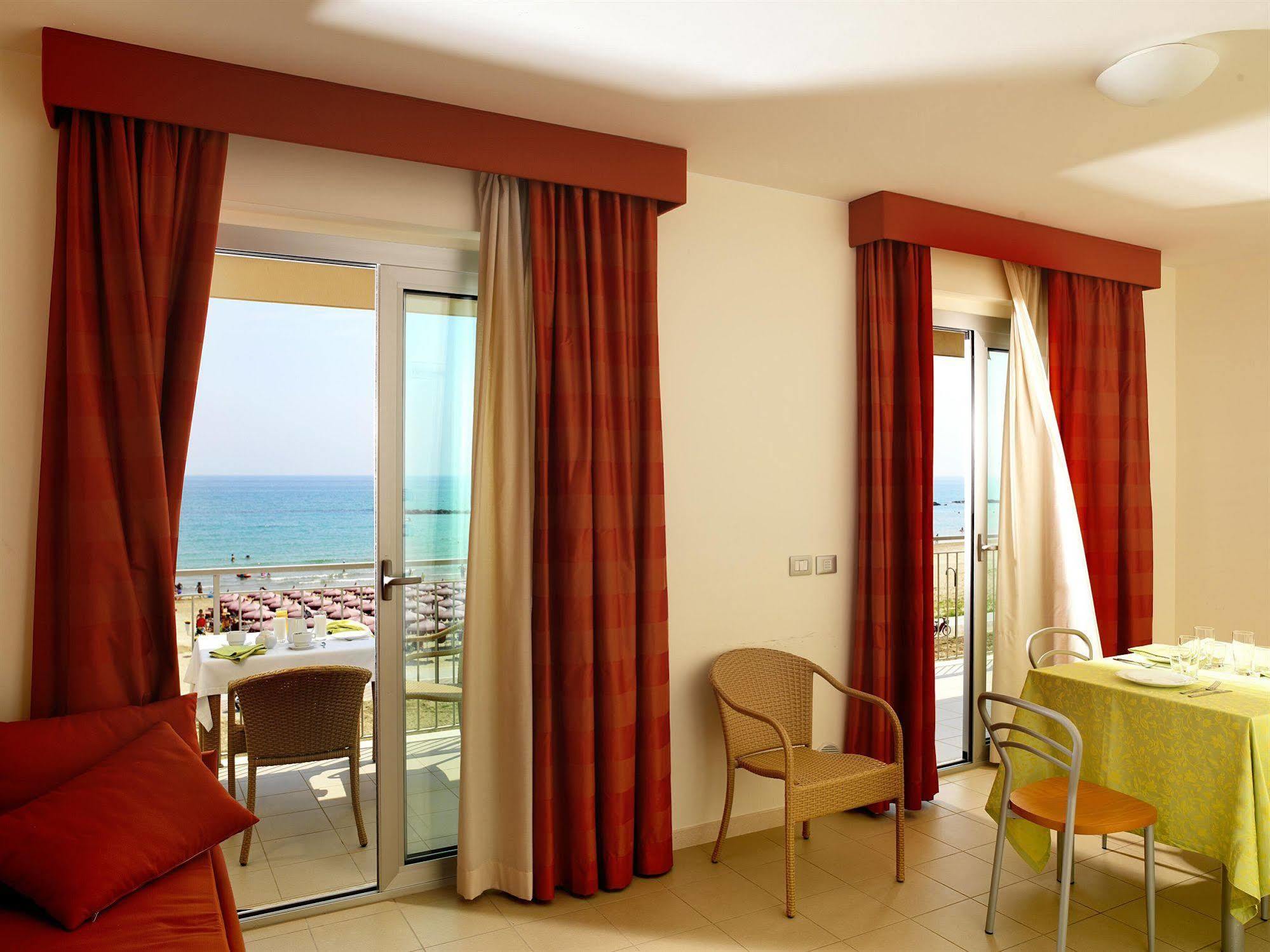 Casa Del Mar Aparthotel Roseto Degli Abruzzi Esterno foto